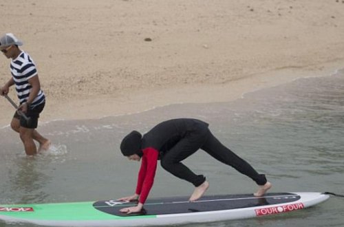 Məşhur aktrisa çimərliyə müsəlmansayağı geyimdə gəldi - FOTOLAR
