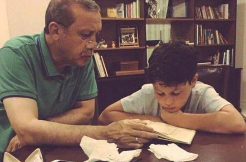 Ərdoğan nəvəsinə 