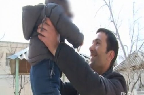 Həbsdə olan müğənni övladını ilk dəfə gördü - VİDEO