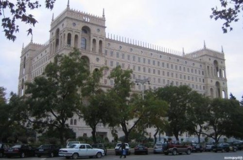 Bakının mərkəzində qumbaralar tapıldı