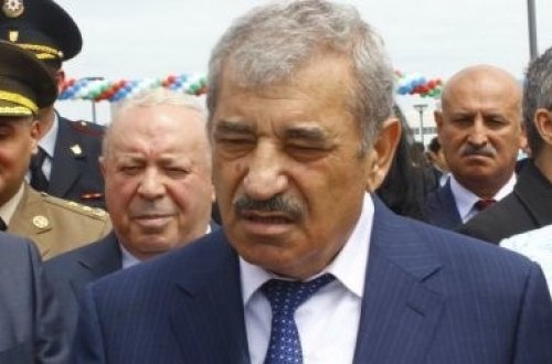 Yasamal icra başçısı jurnalisti belə vurdu - VİDEO