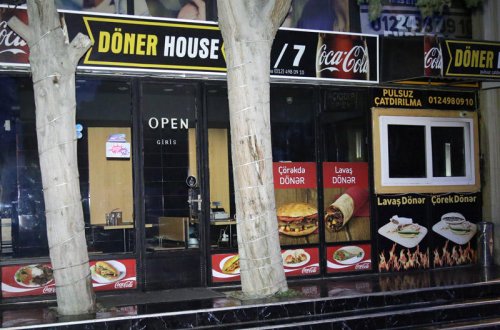 Bakıda məşhur dönərxana YANDI - VİDEO 