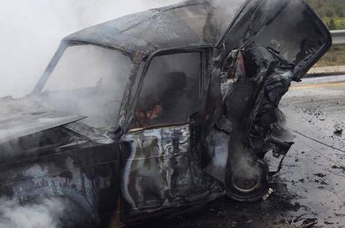 Aeroport yolunda dəhşətli qəza - 3 nəfər yanaraq öldü, 2-si qardaşdır  - VİDEO 