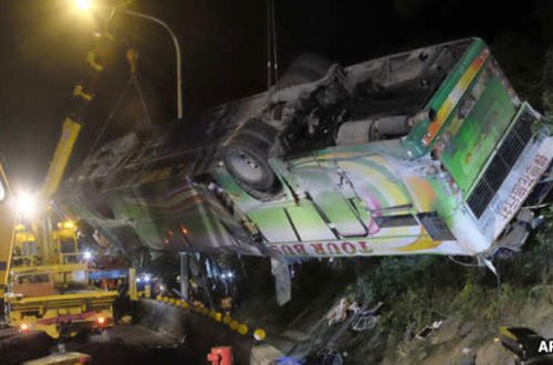 Çində avtobus çaya düşdü - 10 nəfər öldü