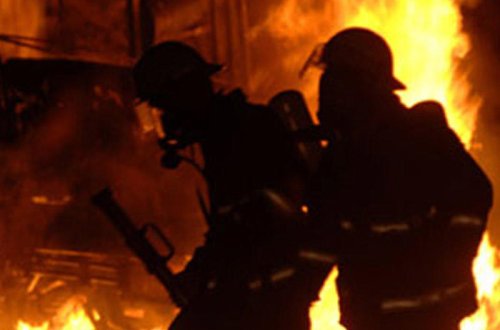 Paytaxtda çoxmərtəbəli binada yanğın - VİDEO