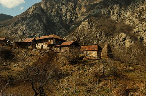 Üç qardaşın saldığı kənd - 