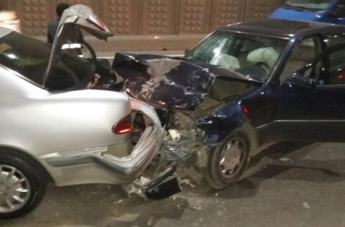 Bakıda zəncirvari qəza - böyük tıxac, 2 yaralı