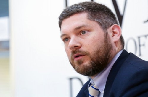 İldə 700 kitab oxuyan professor BBF-də - FOTOLAR