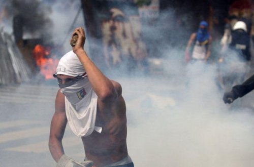 Vətəndaş müharibəsinin ərəfəsində: etirazların anası, biçarə hökumət... - VİDEO 