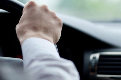 Azərbaycanda sürücü sükan arxasında keçindi