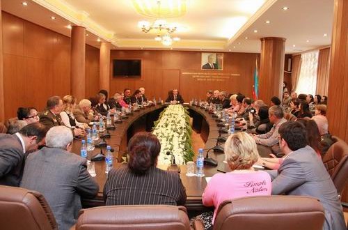 Şurada “qaçqın, köçkün, əlil və veteranların məsələləri” qrupuna aid QHT-lərlə görüş keçirilib