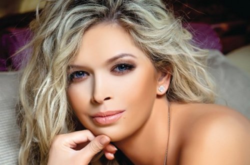 Tanınmış ifaçı Vera Brejnova Bakıda ekstrasenslə görüntüləndi - FOTOLAR