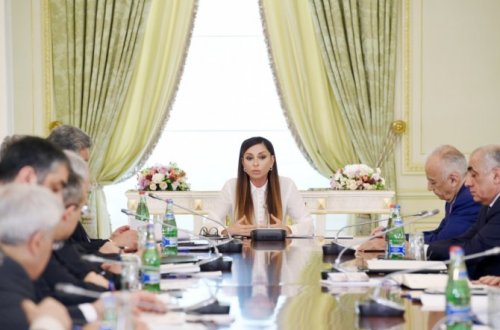 Mehriban Əliyeva yekun iclas keçirdi - FOTOLAR