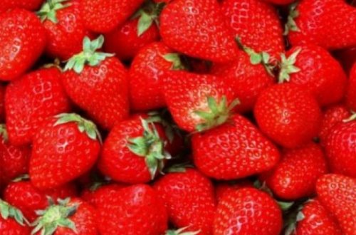 Bakı bazarında çiyələyin kilosu 5 manata, alçanın ədədi 15 qəpiyə - VİDEO