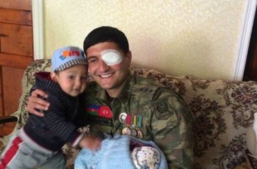 Döyüşlərdə bir gözünü və bir ayağını itirən hərbçimiz ata oldu - FOTOLAR