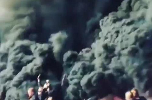 Dünyanın maraqla gözlədiyi derbidə stadion yandırıldı: xəsarət alanlar var - VİDEO