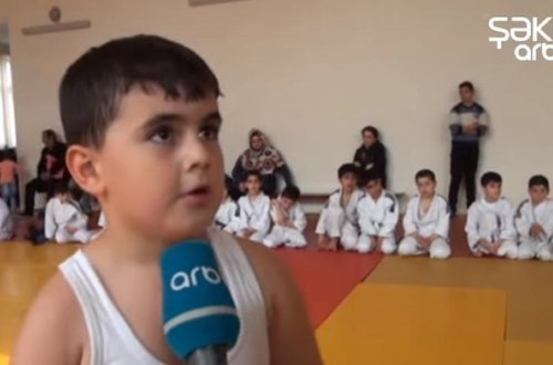 Qarnında daş sındırılan balaca pəhləvan - VİDEO