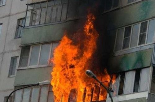 Bakıda yanan evdən körpə uşağı xilas edən polis: 