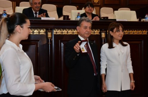 Professor Nərgiz Paşayevaya “Azərbaycan Respublikasının Nizami Gəncəvi adına Qızıl medalı” təqdim edilib - YENİLƏNİB VİDEO