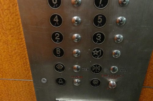 Bakıda lift qırıldı: 11 yaralı var - VİDEO