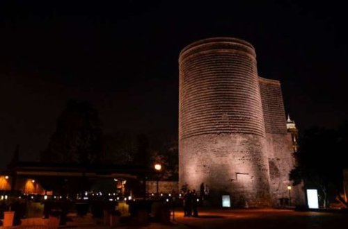 Qız Qalasının yanında qətlə yetirilmiş meyit tapıldı