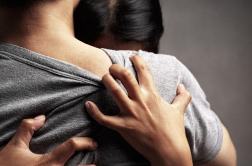 17 yaşlı qız evə oğlan gətirdi, 