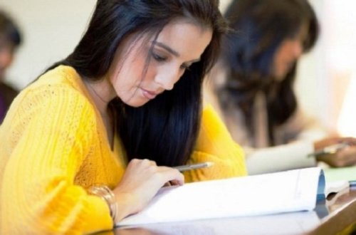 Azərbaycanda qəbul imtahanında biabırçılıq: Test kitabçalarında suallar kütləvi şəkildə pozulub