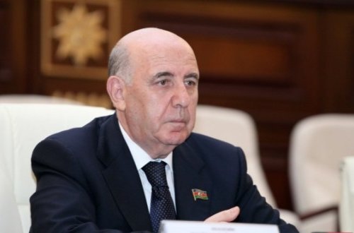 Deputatın oğlu Milli Məclisə məxsus avtomobil nömrəsini necə özününküləşdirib..?