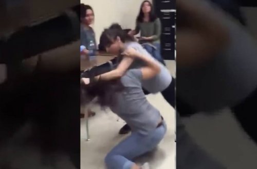 Bakıda tələbə qızlar saçyolduya çıxdı - Davanın səbəb isə... / ÖZƏL AÇIQLAMA