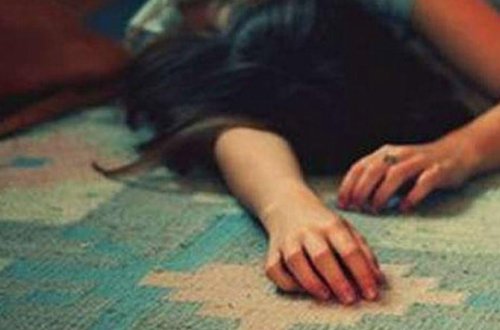 Bakıda 23 yaşlı qız damarlarını doğradı