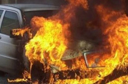 Müəllim qonşusunun avtomobilərini yandırdı - Azərbaycanda İLGİNC OLAY