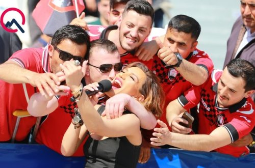 Röya kişilərin ağuşunda - FOTOLAR