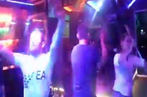 Azərbaycanlı gənclər erməni restoranında 