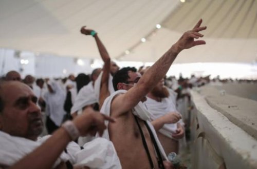 Şeytan gənc oğlanın telefonunu 