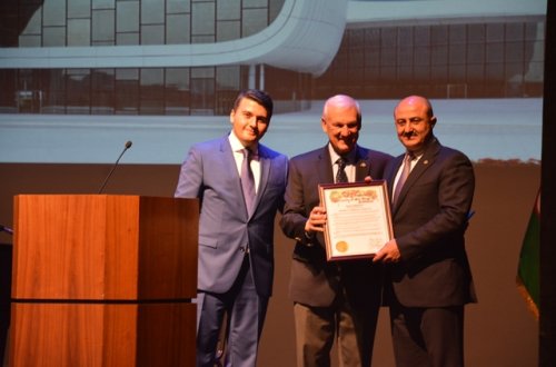 Nəsimi  rayonu İcra Hakimiyyətinin təşkilatçılığı  ilə Kaliforniyanın San Dieqo şəhərində Ümummilli Lider Heydər Əliyevin anadan olmasının 94-cü ildönümü münasibəti ilə  geniş konsert keçirilib