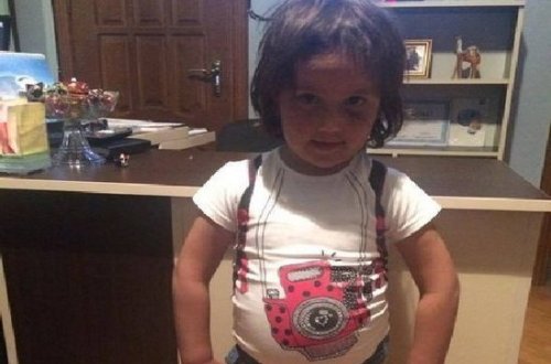 Valideynləri 5 yaşlı uşağı döyüb küçəyə atdı - Bakıda/FOTO