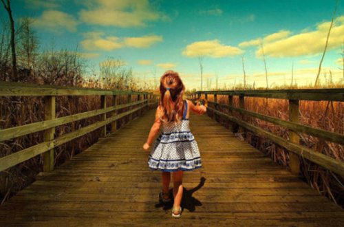 4 yaşlı qız sevgilisini tapmaq üçün evdən qaçdı - DÜNYA BU SEVGİDƏN DANIŞIR