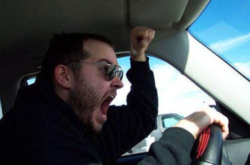 Sürücü yol polisini xəstəxanalıq etdi - BAKININ MƏRKƏZİNDƏ İNSİDENT