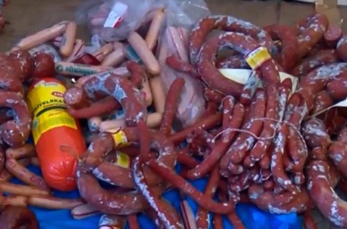 Bu kolbasaları ALMAYIN: insan sağlamlığı üçün zərərli qidalar aşkarlandı