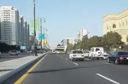 BİABIRÇILIQ ! Bakıda sürücü erməni mahnısına qulaq asıb belə oynadı - VİDEO