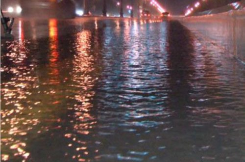 Bakıda yağışdan sonra yolları su basdı – FOTOLAR