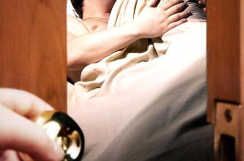 Tələbə qız müəllimindən doğduğu uşaqlarından İMTİNA ETDİ