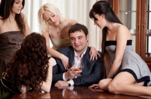 Arvadbaz kişilərin DƏHŞƏTLİ ƏMƏLLƏRİ: minlərlə qızla sevişən, bacısına vurulan və... - FOTOLAR