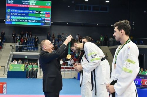 Prezident ölkəmizin 50-ci qızıl medalını qazanan taekvondoçunu mükafatlandırıb – FOTOLAR