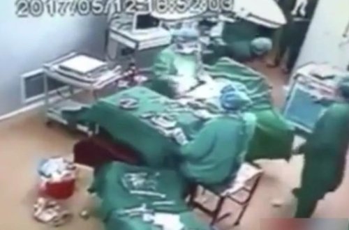 Əməliyyat otağında dava: xəstə isə masada can verir - VİDEO