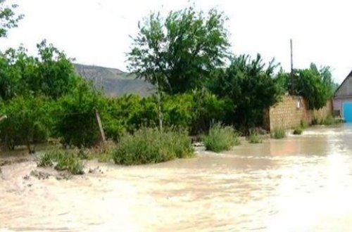 Şamaxı və Qobustanda SEL FƏLAKƏTİ: mərkəzlə əlaqə kəsildi, evlər su altında