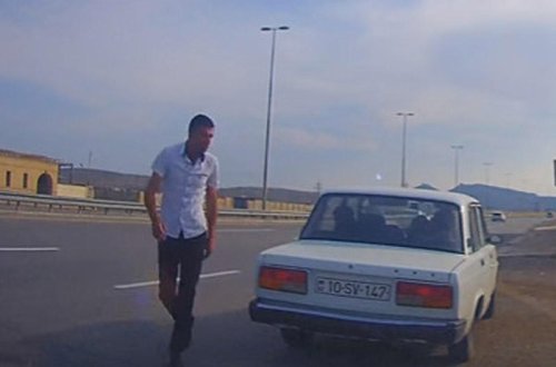 Qayda pozan sürücülər saxlanıldılar - Bu dəfə yol polisi yox, jurnalist tərəfindən - VİDEO