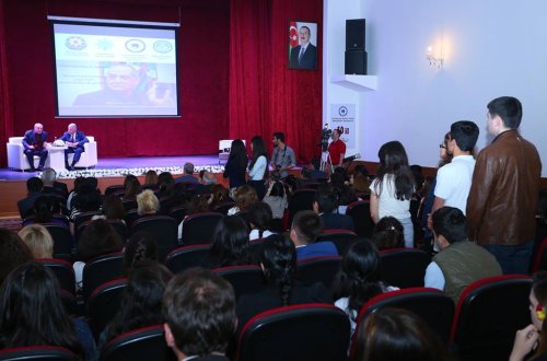 Binəqədi gənclərinin xalq artisti Rasim Balayevlə “Film kimi keçən ömür” adı altında görüşü keçirilib Binəqədi gənclərinin xalq artisti Rasim Balayevlə  görüşü