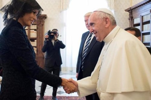 Papa ilə Melaniyanın dialoqu: 