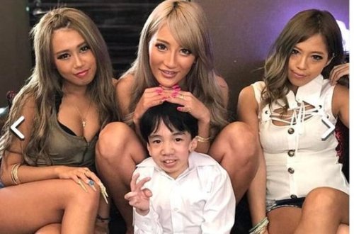 Erotik filmlərə çəkilən bu oğlan haqqında bu xəbərə ŞOK OLACAQSINIZ - FOTOLAR